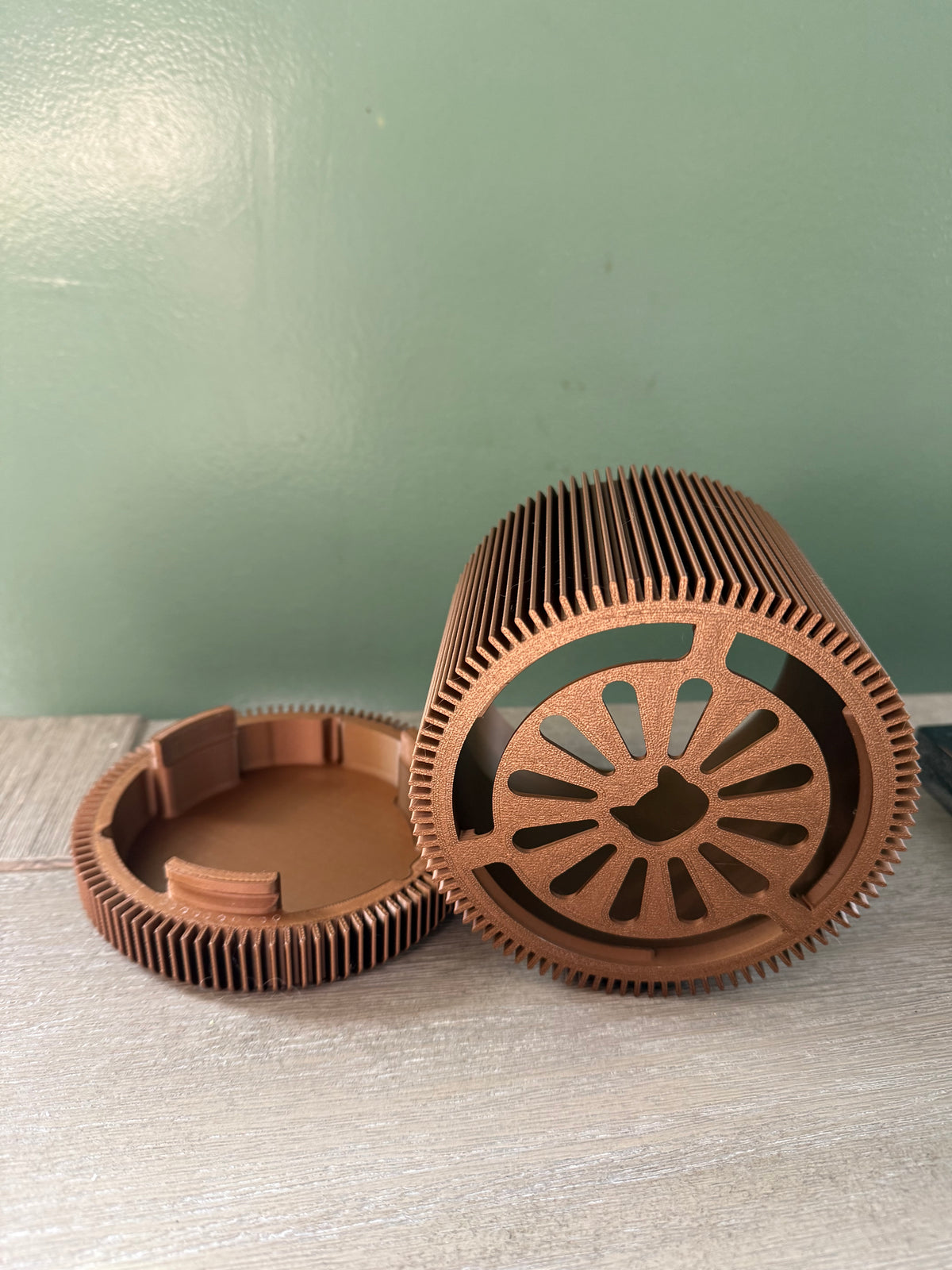 Ribbed Pot with Hidden Drainage
