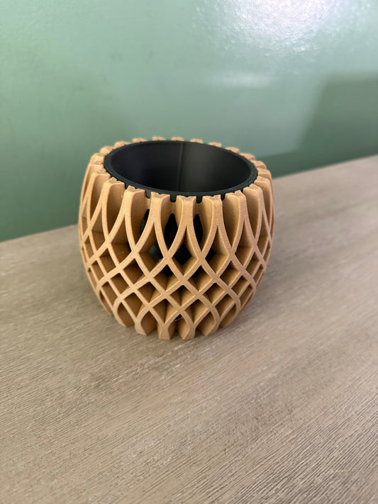 Interwoven Planter with Pot
