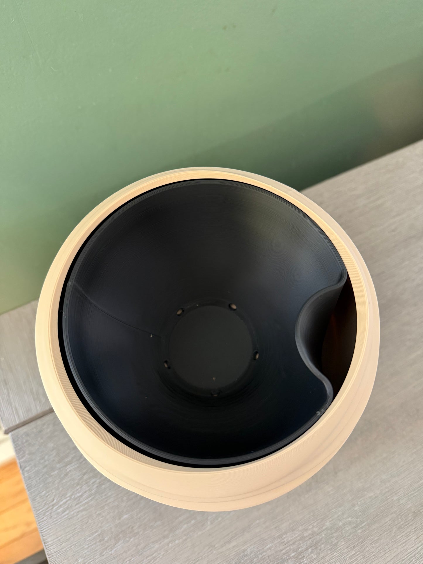 Wavy Self-Watering Pot